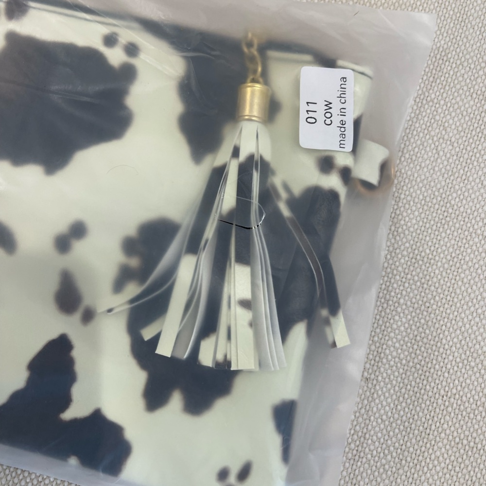 Get A Moove On Wristlet Tassel Pouch New in Package - Picture 4 of 6
